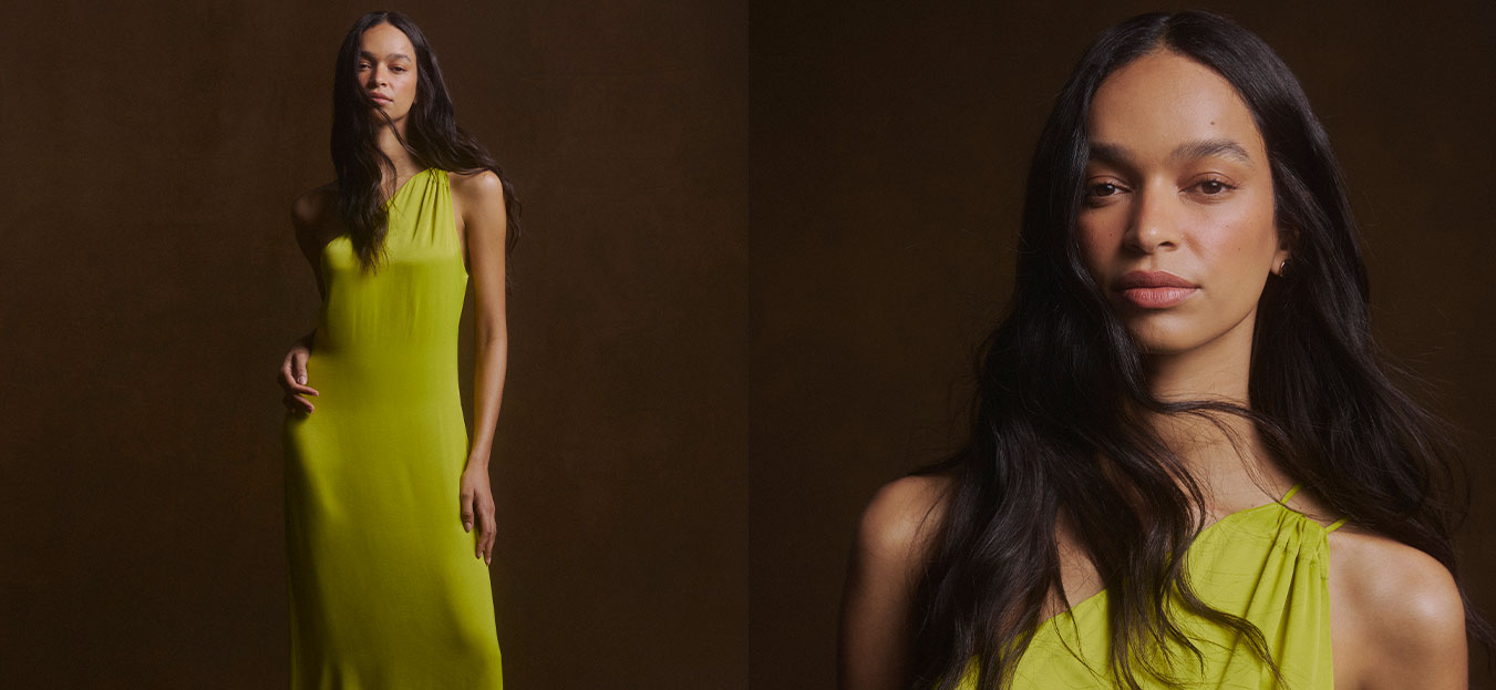 Modelo com cabelos pretos usando vestido longo na cor pistache.