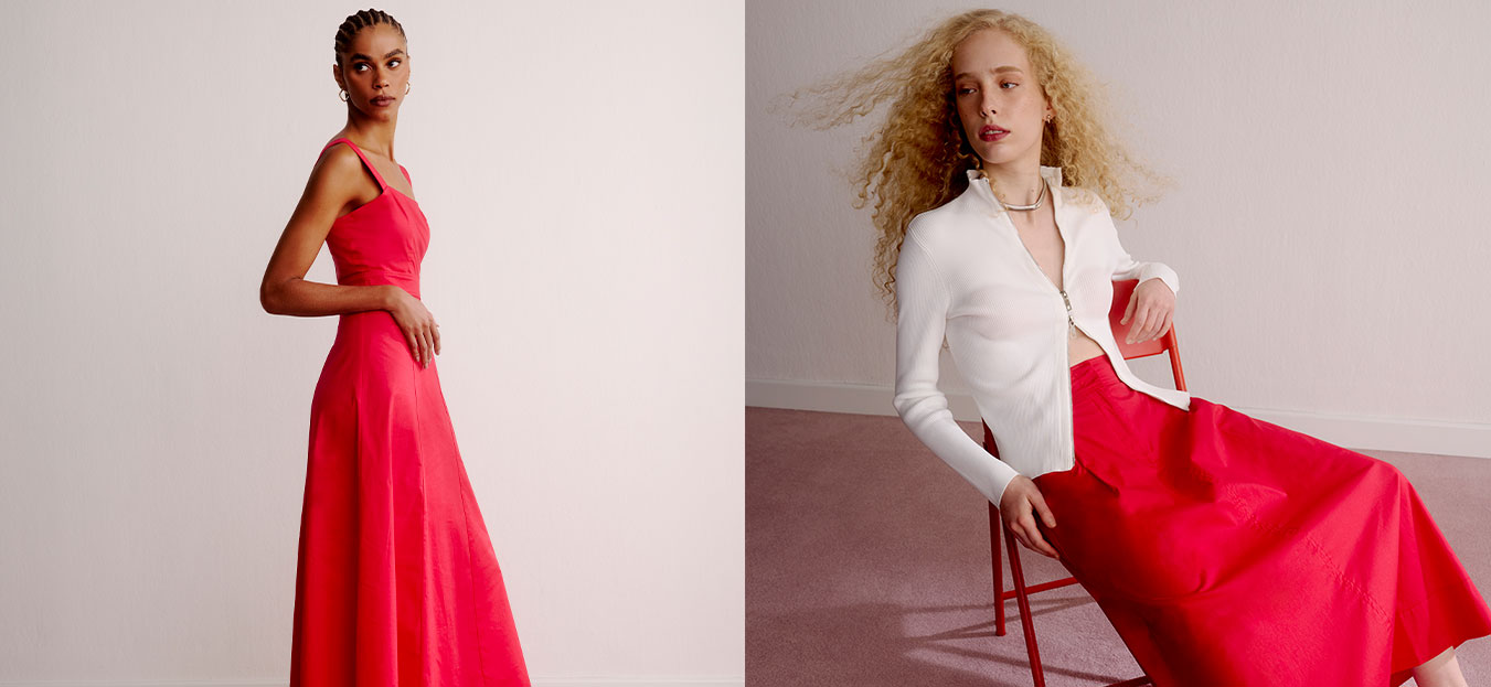 Modelos com roupas em tons vermelhos.