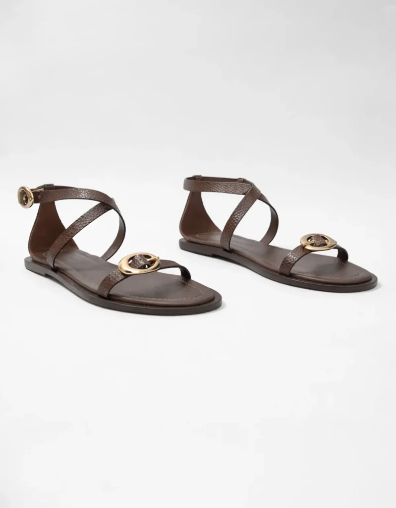 3 jeitos de usar calça de linho branca no verão 4 sandalia tiras cafe | Blog Shoulder